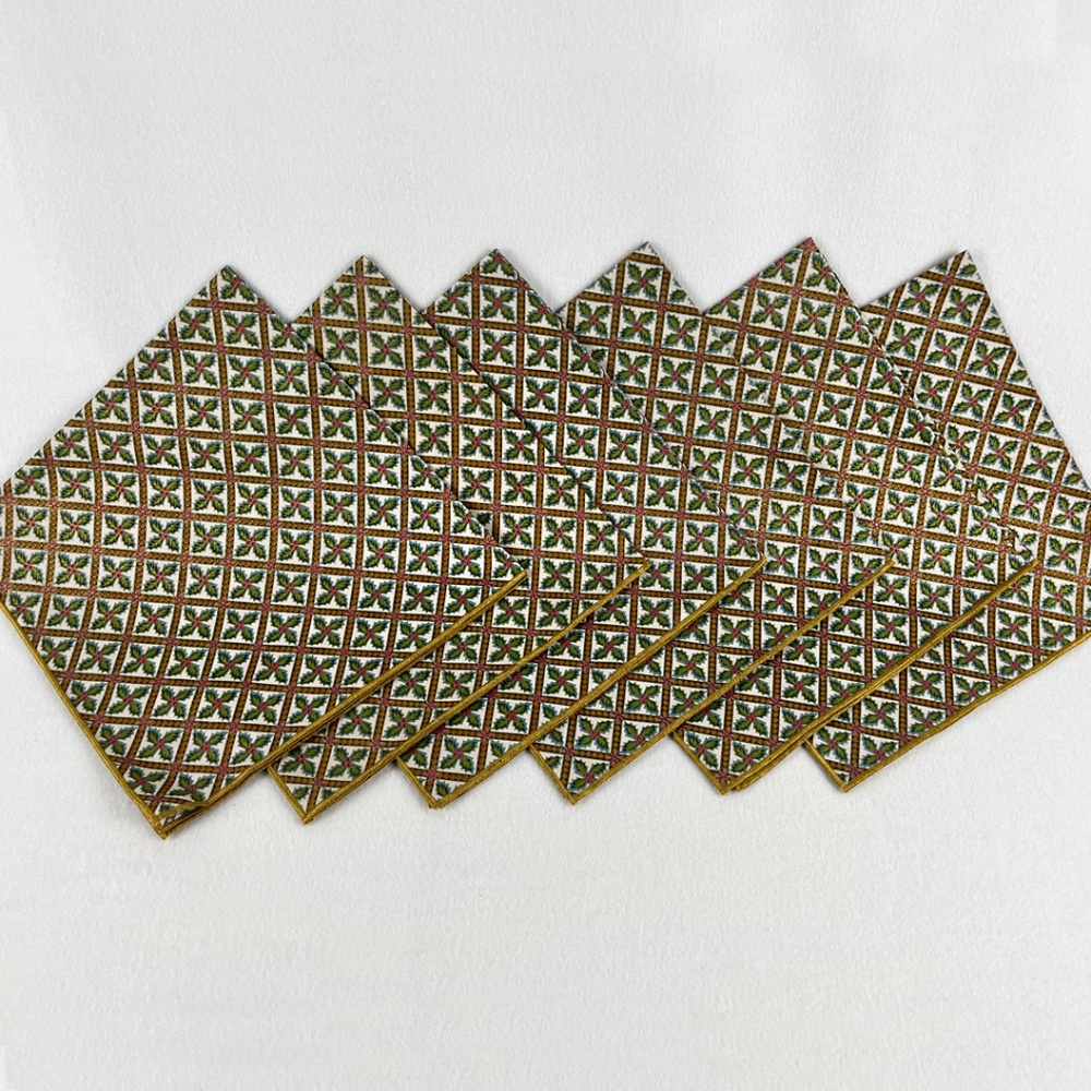 Holly Print Dinner Napkins – 6 Pieces